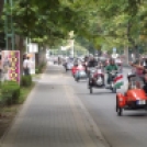 Szebbnél szebb oldalkocsis motorok a Kossuth utcán