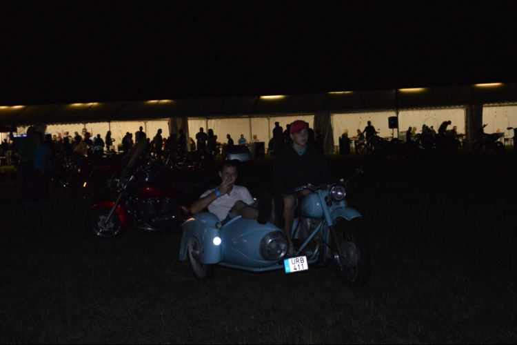 Birtokba vették a motorosok a Parkerdőt