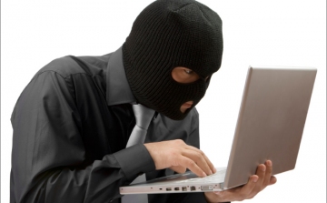 Érdemes lenne bevezetni a kétlépcsős azonosítást az internetes csalások ellen