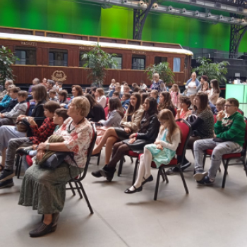 Nem bálban, az Operaházban