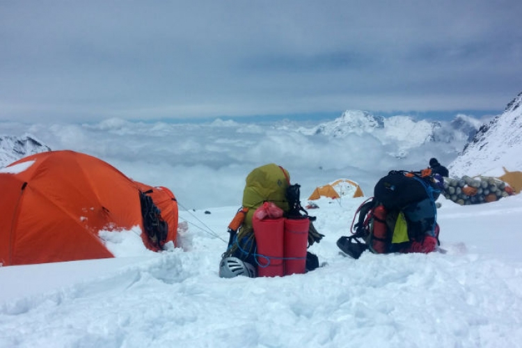 Négy holttestet találtak a Mount Everesten