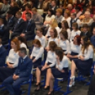 A Mezgé közel 140 végzős diákja büszke a kék szalagra