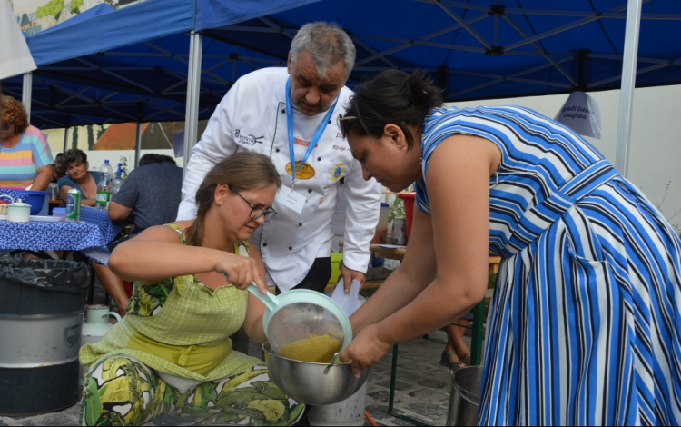 25 csapat indult a halászléfőző versenyen