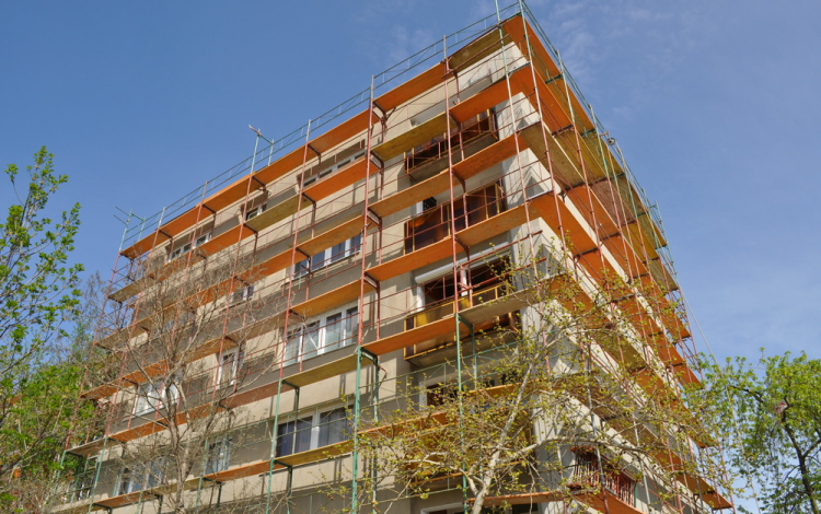 Panelfelújítás az Asztalos János utcában