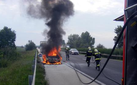 Kigyulladt egy kamion az M5-ös autópályán Kistelek közelében