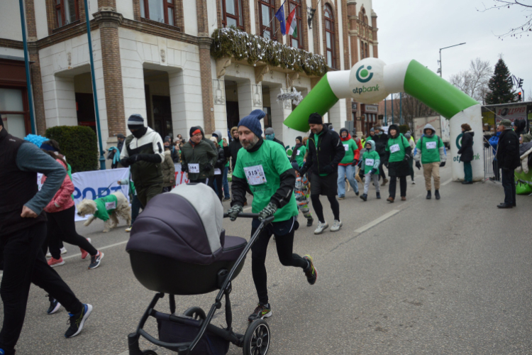 Közel kilencszáz futó mozgással búcsúztatta az óévet Félegyházán
