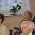 Zenés műsorral köszöntötték az idősotthonok lakóit Kiskunfélegyházán