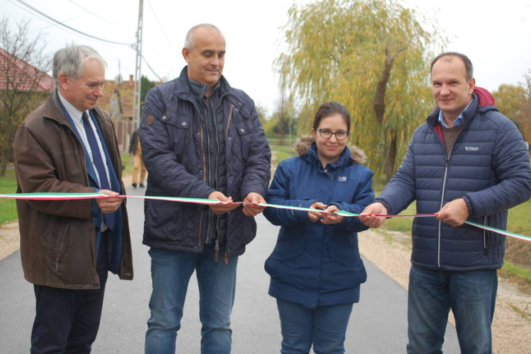 Por- és sármentesen lehet megközelíteni a felsőtemetőt Félegyházán 