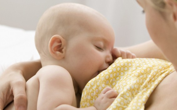 Anyatejelemző készüléket kapott a Bács-Kiskun Megyei Kórház koraszülött osztálya