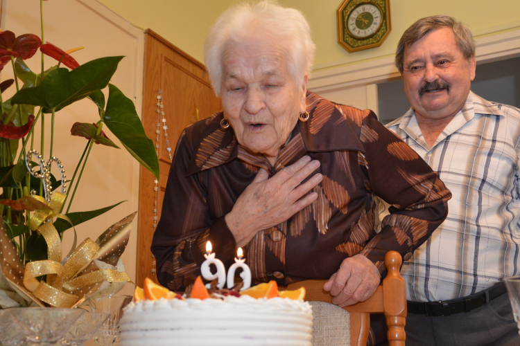 Fiatalos és vidám a 90 éves Margitka néni