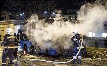 Teljesen kiégett egy busz a fővárosban