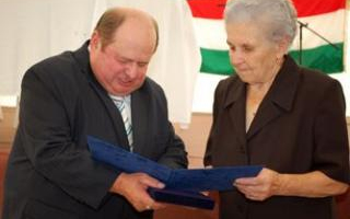 Két kitüntetést kapott egy napon a tanárnő