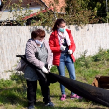 Fűszerkertet készítenek a petőfiszállási Csicsergő Óvodában