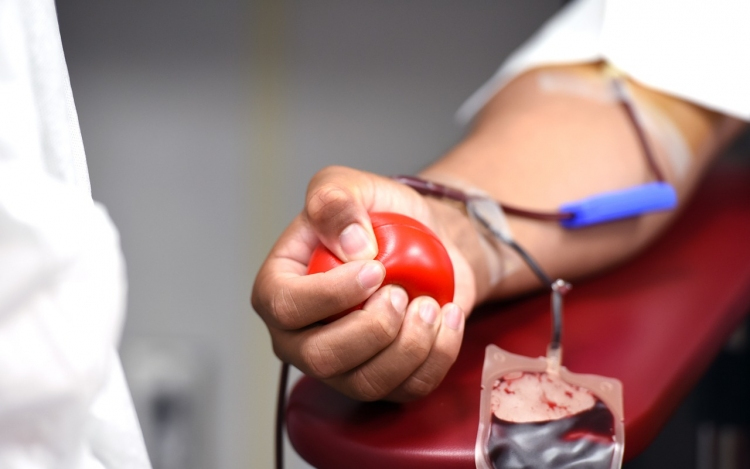 Az újrainduló egészségügyi beavatkozásokhoz elengedhetetlenek a vérkészítmények