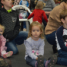 Megtelt a sportcsarnok gyerekekkel