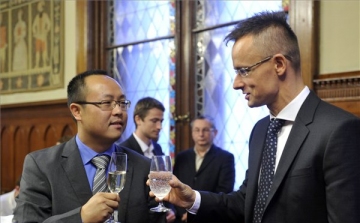 Magyarországra telepíti mobiljavító központját a kínai ZTE
