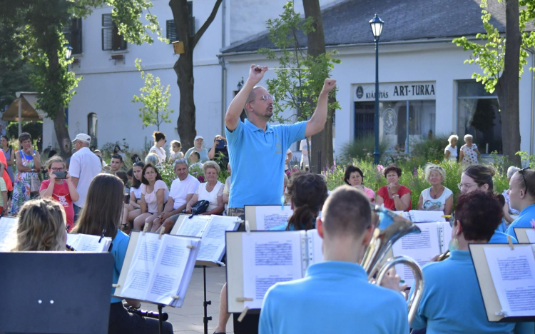 Kiskunfélegyházi Koncert Fúvószenekar nyár esti koncertje