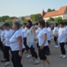 Csaknem száz szenior örömtáncos ropta a főtéren