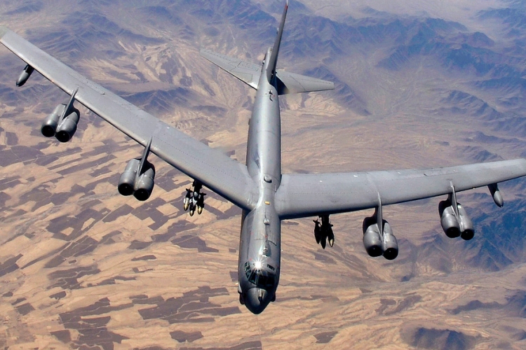 Iszlám Állam - B-52-es bombázókat küldött Katarba az USA