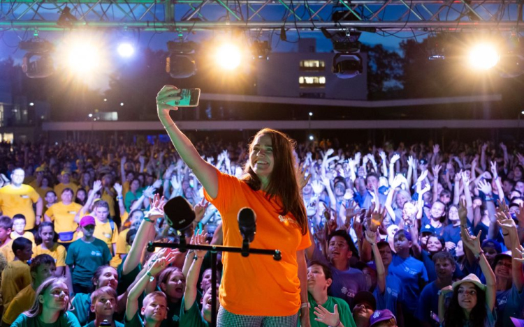 Nyári gyerekek a Balaton parton