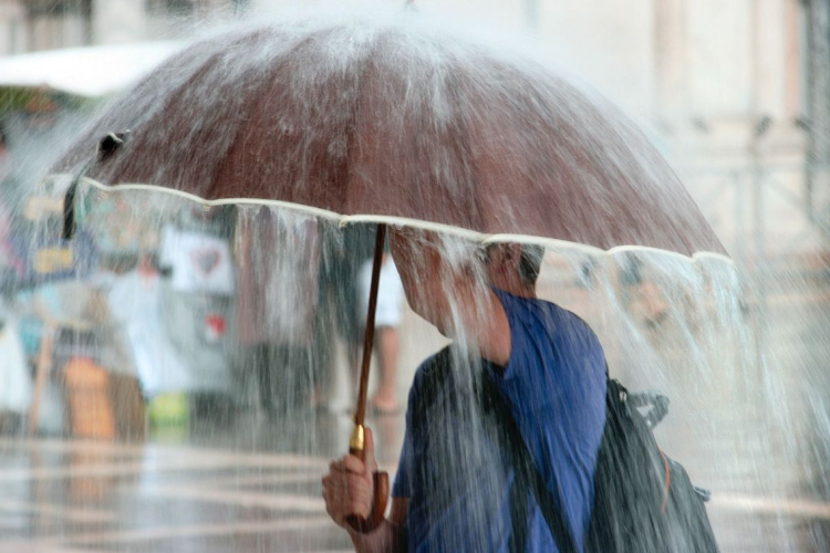 Jégeső, szél, felhőszakadás – vihar csap le az országra szombaton