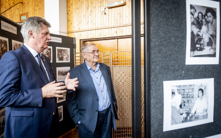 Archív fotókiállítással vette kezdetét a Tiszaalpár 950 programsorozat