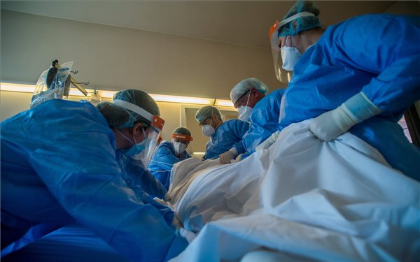 A fertőzöttek száma 307 millió, a halálos áldozatoké több mint 5,488 millió a világon