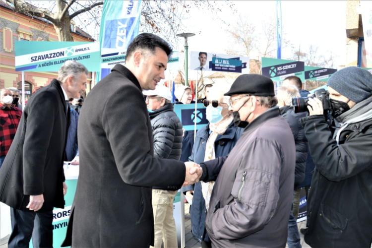 Utcafórumot tartott Márky-Zay Péter Kiskunfélegyházán