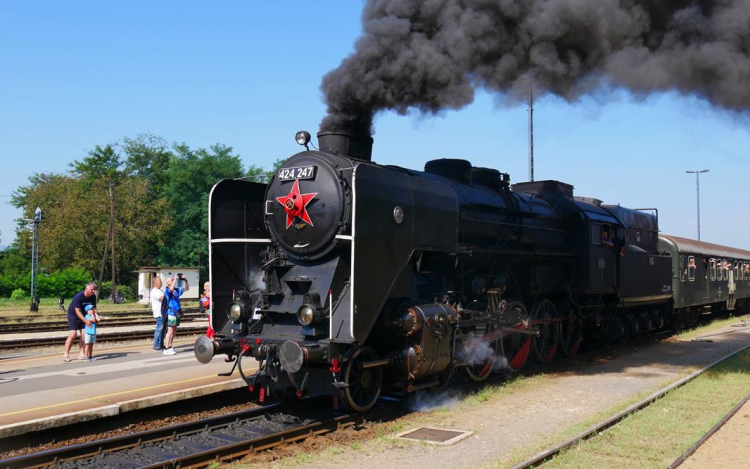 Gőzfelhős alföldi Majális