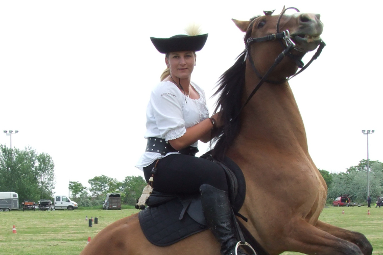 Fogathajtó verseny és lovasnap Félegyházán