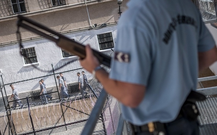 Tömegeket keresnek magyar börtönökbe: akár félmilliót is megkereshetsz