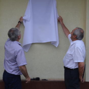 Felavatták a Fehér Iskola emléktábláját