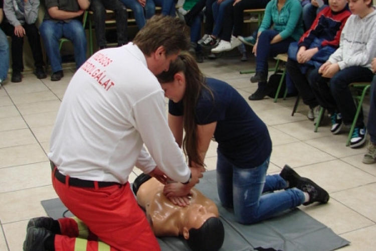 Újraélesztés – sokan még mindig nem tudják, vagy nem merik