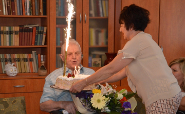 Kedvenc nótájával köszöntötték fel