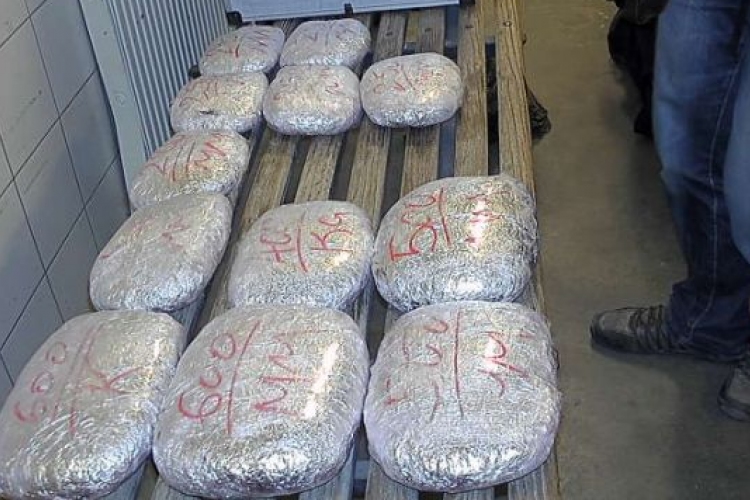 Több mint négy mázsa kábítószert találtak Röszkén