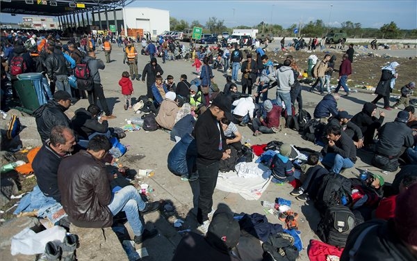 Illegális bevándorlás - Európának mielőbb dönteni kell!