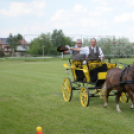 Ragyogó napsütésben hajthatták lovaikat