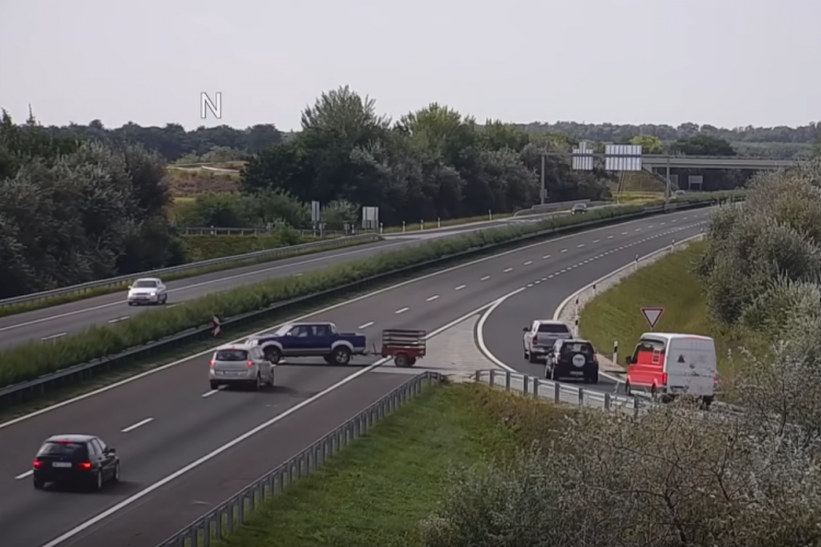 Az utóbbi időszak egyik legdöbbenetesebb balesetét rögzítette az M3-as autópályán az Magyar Közút kamerája - videó