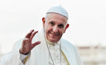 Túl szűk lett a Vatikán két pápa számára