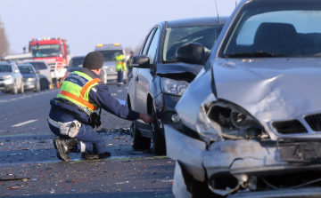 Nyári gumi okozta a tél eddigi legbrutálisabb balesetét