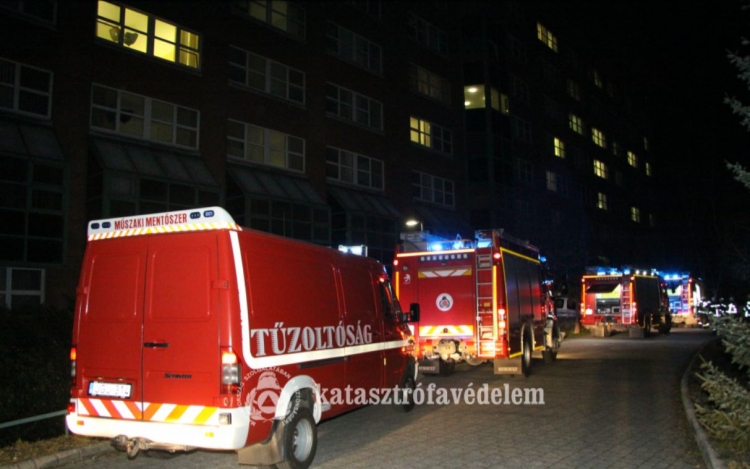 Tűz ütött ki a székesfehérvári kórházban, több mint 100 beteget mentettek ki
