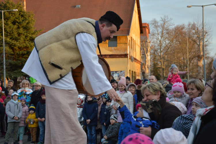 Nemcsak a telet, hanem a bánatot is elvitte magával a télboszorka