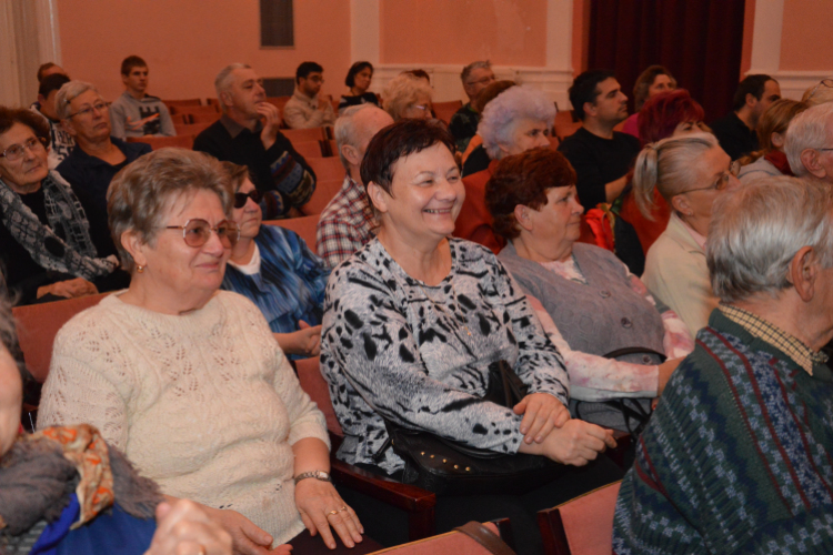 A Nemzeti Bűnmegelőzési Tanács elnöke is megtekintette a Nyugdíjas Akták bűnügyi komédiát