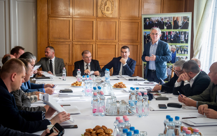 Az energia beszerzésekről és a jövőbeli fejlesztésekről egyeztettek a választókerület polgármesterei