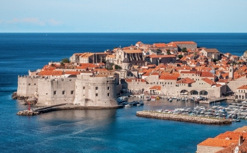 Horvátországnak érdeke a turizmus újraindítása, de a turisták egészsége is