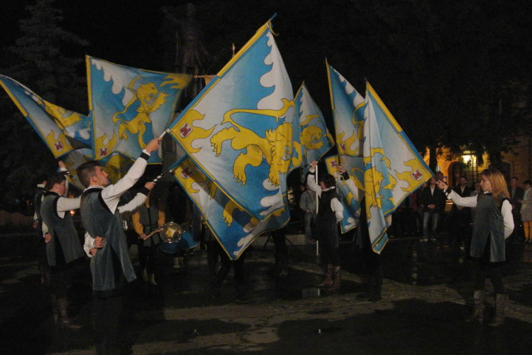 Késő esti csoda – Miénk itt a tér