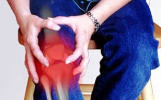 Mozgassuk vagy pihentessük a fájós térdet?