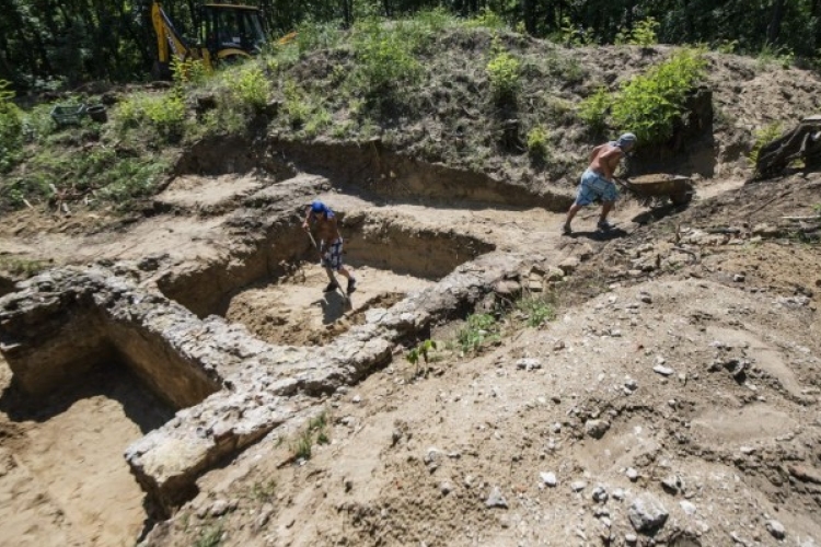 Középkori pusztatemplom falait találták meg Lakiteleken