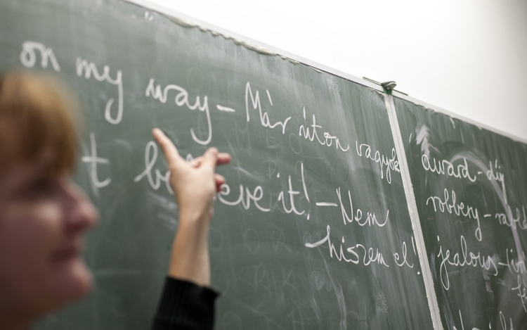 Bérkompenzáció jön novemberben a tanári pótlékok helyett