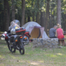 Dübörögnek az oldalkocsis motorosok a Parkerdőben